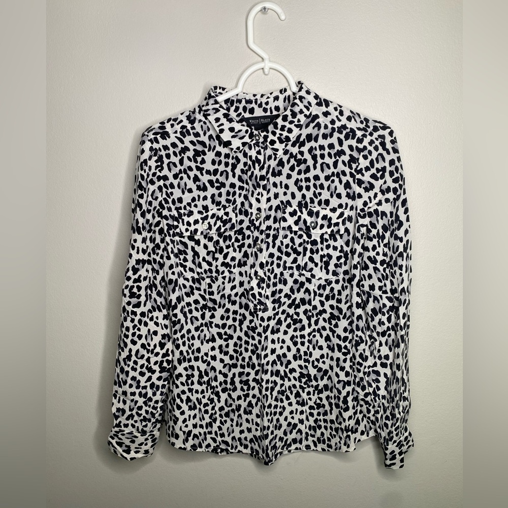 White House Black Market women’s black and white long sleeve blouse size 8